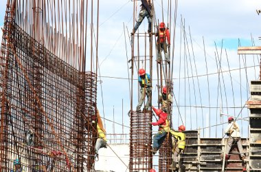Cantiere edile con opere strutturali